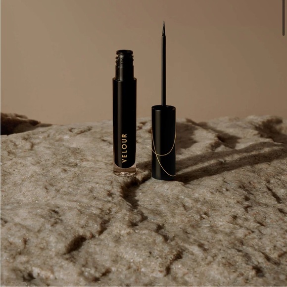 Velour
Lash & Go Liner
Lash Adhesive
3-in-1 Magnetic Eyeliner - Picture 2 of 4